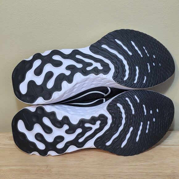 Nike React Infinity Run Flyknit CD4371-002 Black White Running Shoes Mens Size 8 main image 6